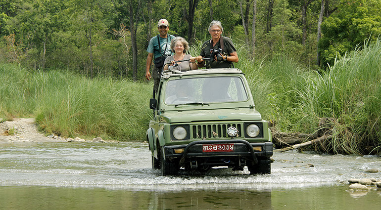 chitwan safari jeep